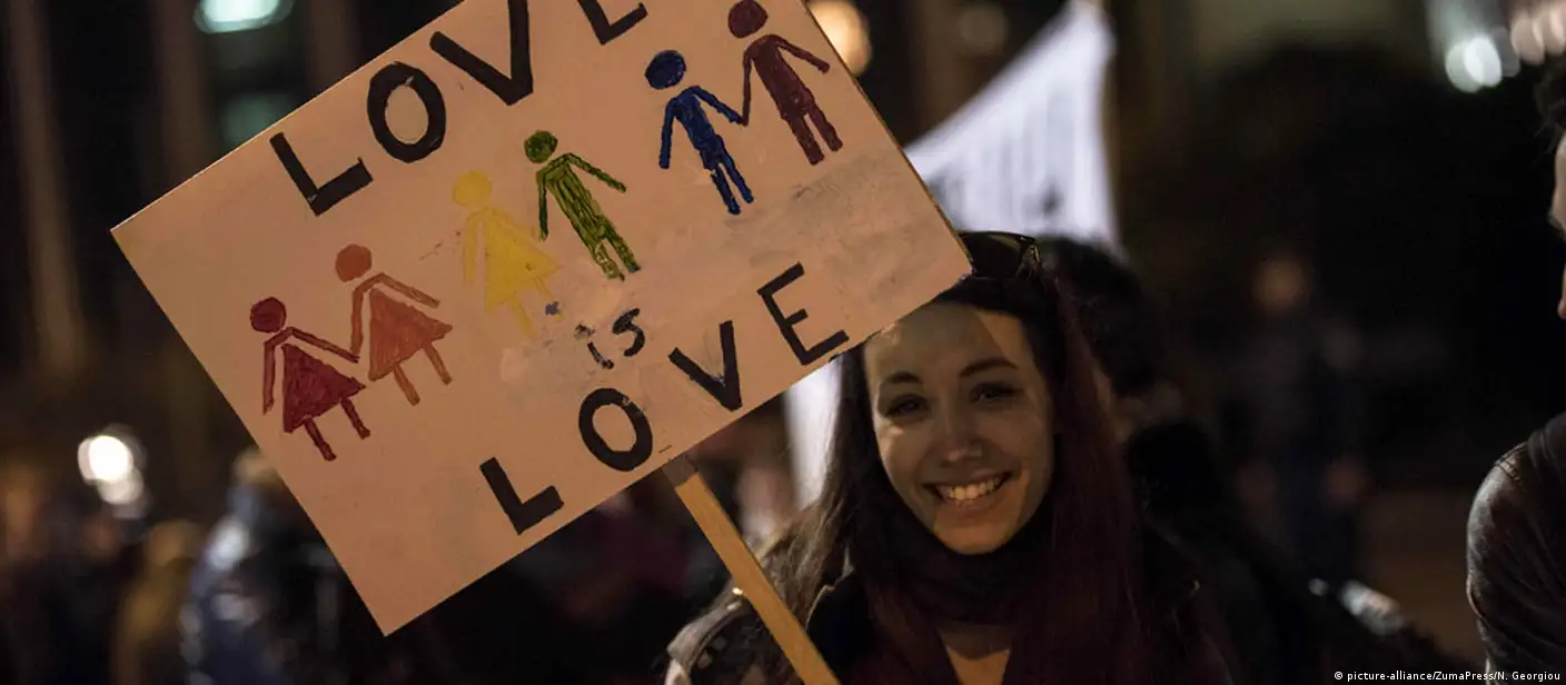 Ayol togri silkitishi kerak.