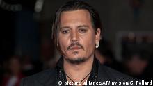 Oct. 11, 2015. Actor Johnny Depp poses for photographers upon arrival at the Premiere of the film Black Mass, showing as part of the London Film Festival, in central London, Sunday, Oct. 11, 2015. (Photo by Grant Pollard/Invision/AP) picture-alliance/AP/Invision/G. Pollard