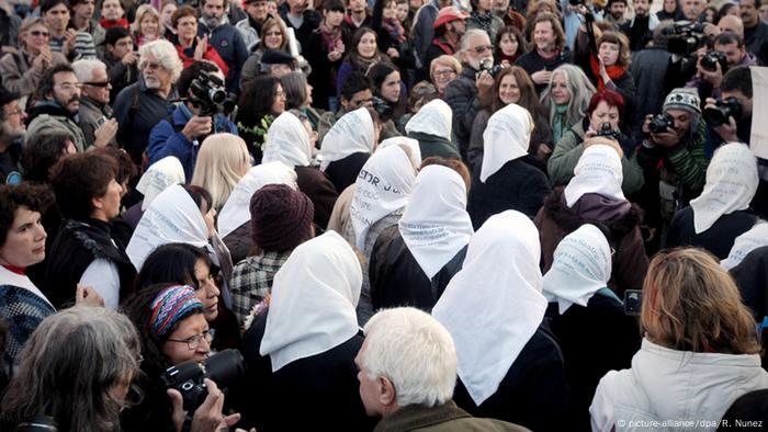 Argentinien Organisation Mothers of Plaza de Mayo Vermisste Kinder (picture-alliance/dpa/R. Nunez)