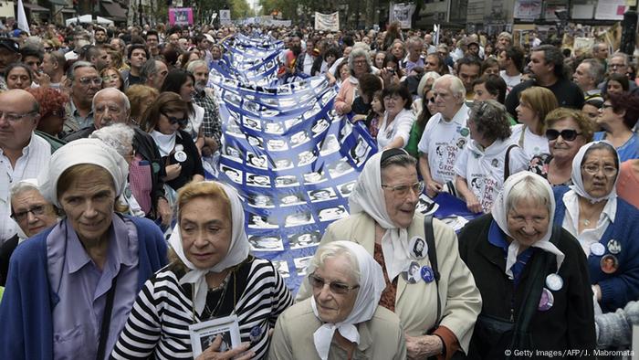 Demonstration der Vereinigung Großmütter der Plaza de Mayo in Buenos Aires (Getty Images/AFP/J. Mabromata)