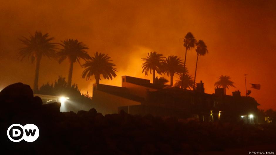 Wildfire closes highways in California – DW – 12/26/2015