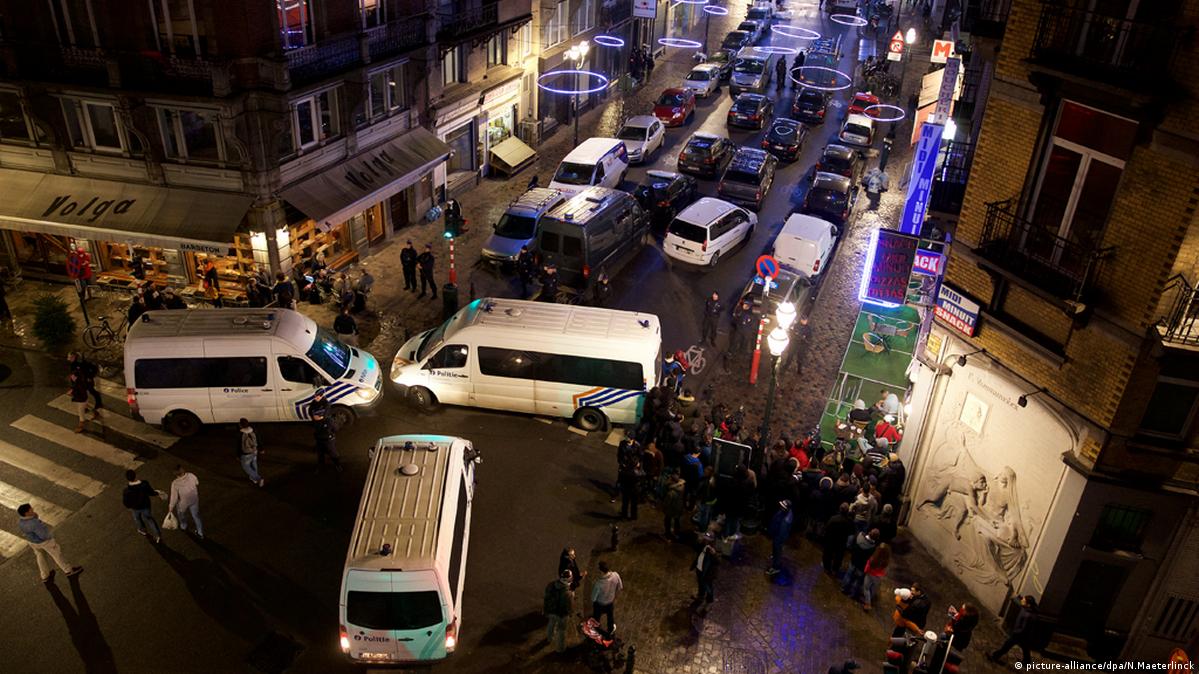 Belgium arrests two over 'New Year plot' – DW – 12/29/2015