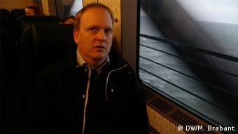 Dänemark Passagier Ture Ertmann im Zug von Kopenhagen nach Malmö