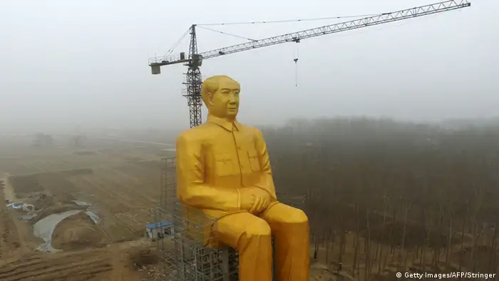 China Kaifeng city Bau Statue von Mao Zedong