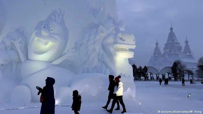 Animationsfigur Olaf der Schneemann als Eisskulptur