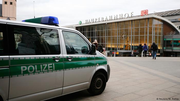 Cologne Detains First Sexual Assault Suspect In New Year S Attacks Dw Learn German