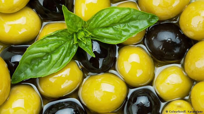 Mediterranean diet - Olives and basil (Colourbox/E. Karandaev)