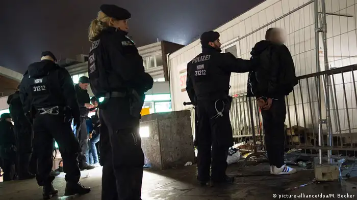 Köln Hauptbahnhof Polizei Kontrolle Verhaftung
