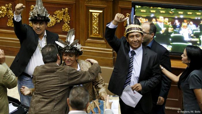 Venezuela Parlamentsbildung MUD (Reuters/M. Bello)