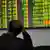 Börsenhändler vor elektronischer Anzeigetafel (Foto: Reuters)