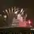 Ein Feuerwerk erleuchtet den Senatsplatz in Helsinki an Silvester (Foto: EPA)