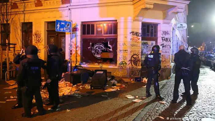 Deutschland, Hooligans randalieren in Leipzig