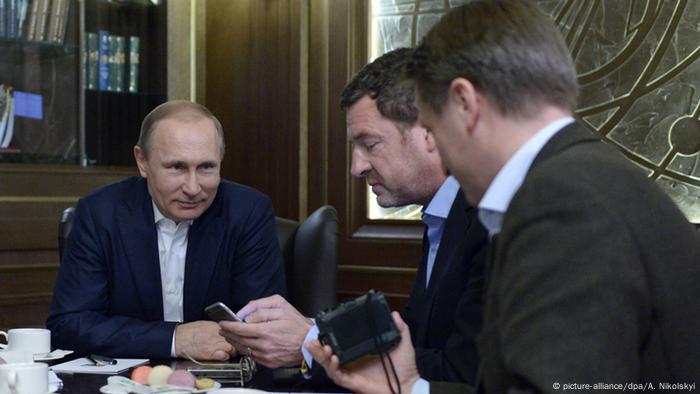 Poutine interviewé par les journalistes de Bild à Sotchi (picture-alliance/dpa/A. Nikolskyi)