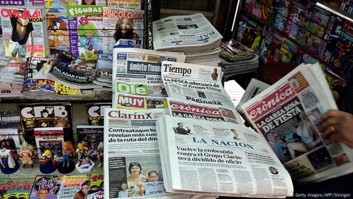 Argentinien Buenos Aires Zeitungskiosk Medien Zeitungen 