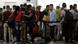 Check-in der Kuba-Flüchtlinge am Flughafen Liberia (Foto: reuters) Check-in der Kuba-Flüchtlinge am Flughafen Liberia (Foto: reuters)
