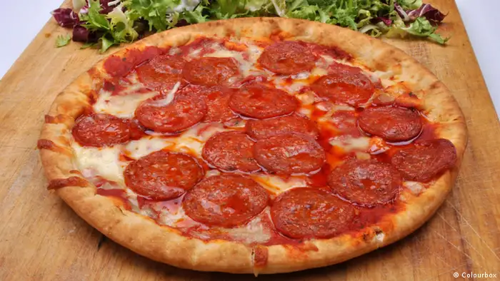 Pizza Salami (Colourbox)