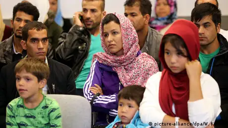 Deutschland Frauen in Flüchtlingsunterkünften (picture-alliance/dpa/W. Kumm)