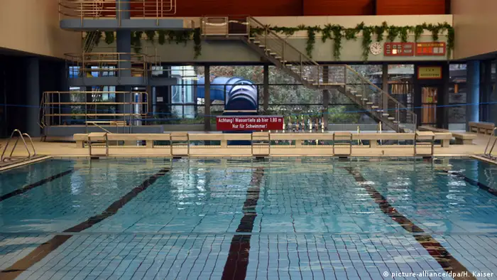 Deutschland städtisches Schwimmbad in Bornheim Badeverbot für männliche Flüchtlinge