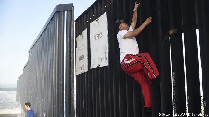USA Mexiko Grenzzaun (Getty Images/AFP/R. Schedmidt)