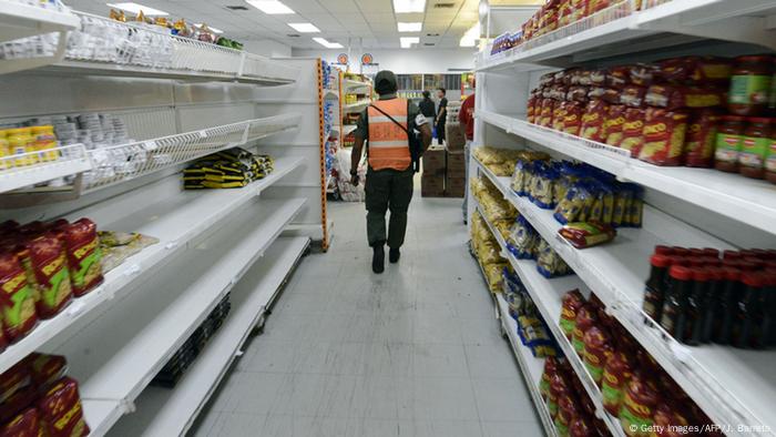Venezuela Archivbild Wache in Supermarkt