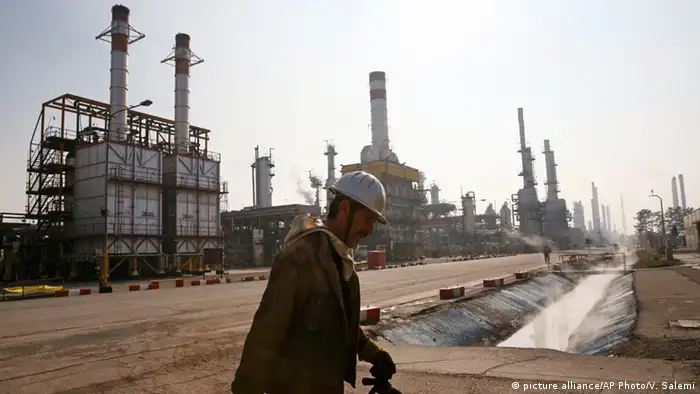 Iran Erdölindustrie (picture alliance/AP Photo/V. Salemi)