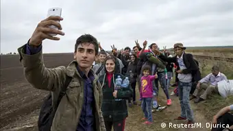 Syrien Flüchtlinge Alvand aus Syrien an der Grenze zwischen Serbien und Ungarn bei Roszke