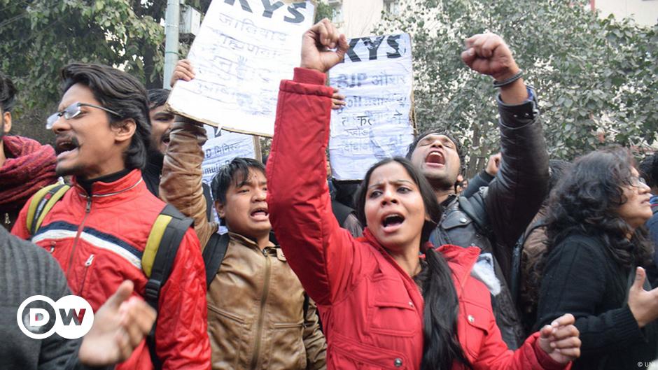 Students Protest Caste Discrimination – DW – 01/22/2016