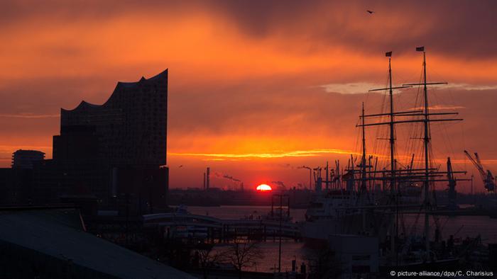 Sonnenaufgang über Hamburg