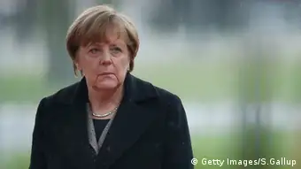 Angela Merkel im Regen Porträt Berlin Deutschland