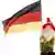 Gartenzwerg mit Deutschlandflagge
