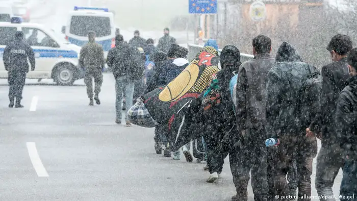 Österreich Deutschland Flüchtlinge Grenzübergang Wegscheid Wintereinbruch