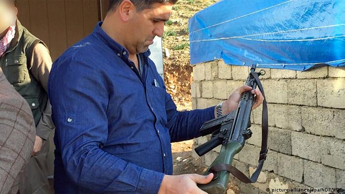 Deutschland Schnellfeuergewehr G-3 auf einem Waffenmarkt bei Erbil