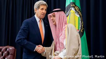 US Secretary of State John Kerry, left, and Saudi Foreign Minister Adel al-Jubeir, shake hands after speaking to the media together at King Salman Regional Air Base in Riyadh, Saudi Arabia, Saturday, Jan. 23, 2016 (Photo: picture-alliance/AP Photo/J. Marti)