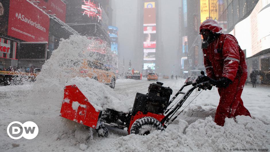 Amerikanische Ostkuste Versinkt Im Schnee Aktuell Amerika Dw 24 01 2016