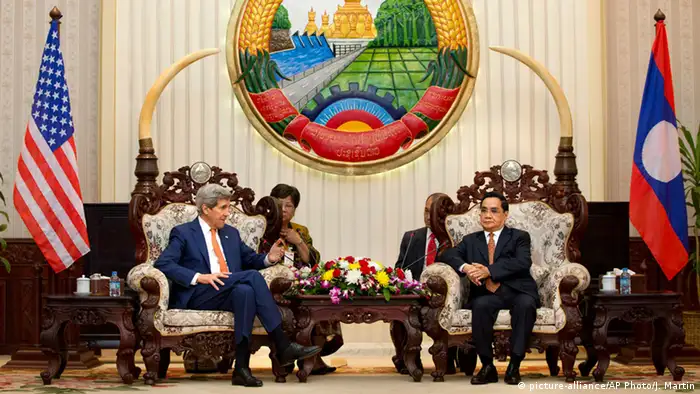 Laos John Kerry trifft Thongsing Thammavong