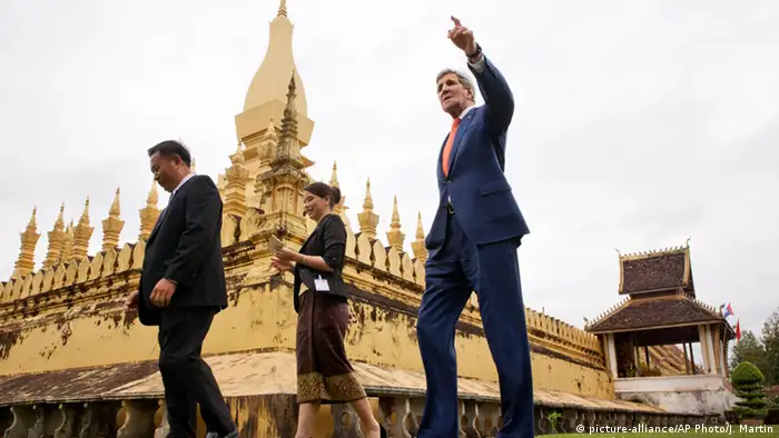 Laos John Kerry in Vientiane