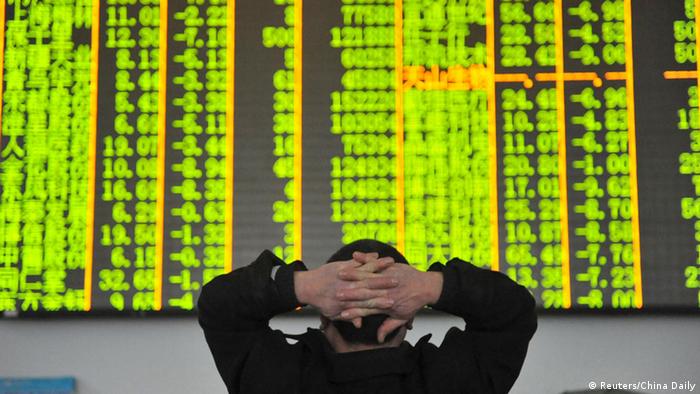 Много китайци са вложили спестяванията си в акции и ще пострадат сериозно при срив на борсовите курсове