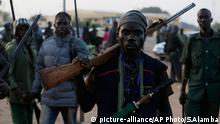 Symbolbild Vigilantes and local hunters armed with locally made guns gather before they go on patrol in Yola, Nigeria, Wednesday, Nov. 25, 2014. Suspected Boko Haram gunmen killed at least 20 people in an attack Monday on two villages on the outskirts of Chibok, the town where more than 200 schoolgirls were abducted in April, said a Nigerian civilian defense officer. (AP Photo/Sunday Alamba ) picture-alliance/AP Photo/S.Alamba