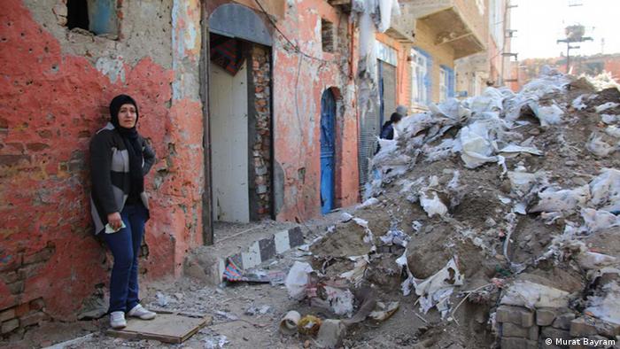 a woman standing amongst rubble Copyright: Murat Bayram