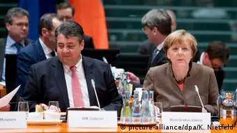 Deutschland Bund Länder Spitzentreffen zur Flüchtlingskrise Gabriel und Merkel