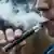 Pušač s e-cigaretom