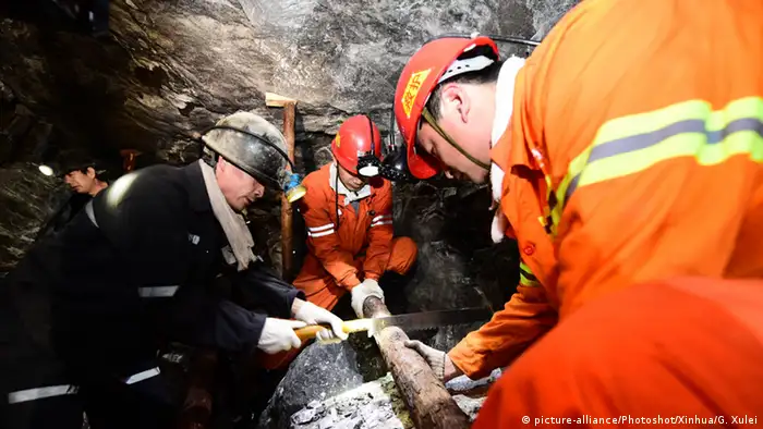 China Rettung von Bergleuten in Pingyi