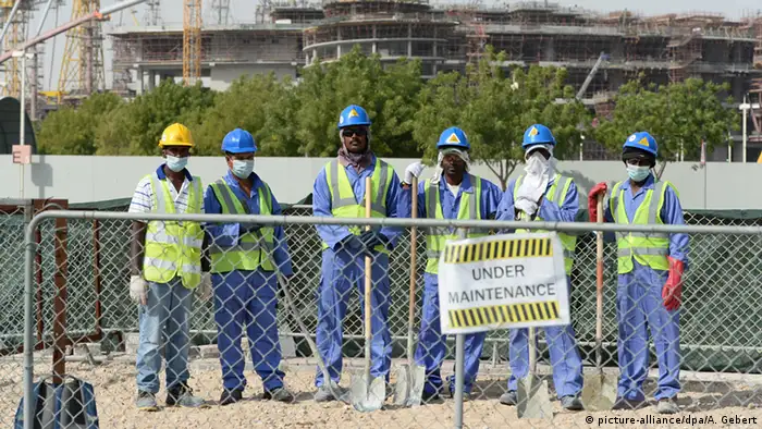 Katar Baustelle Fußballstadion Arbeiter aus Sri Lanka