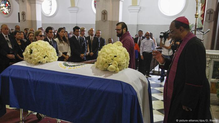 El Salvador Beerdigung des Ex-Präsidenten Francisco Flores