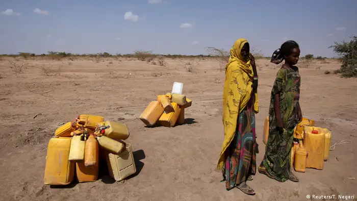 Äthiopien Frauen mit Kanistern