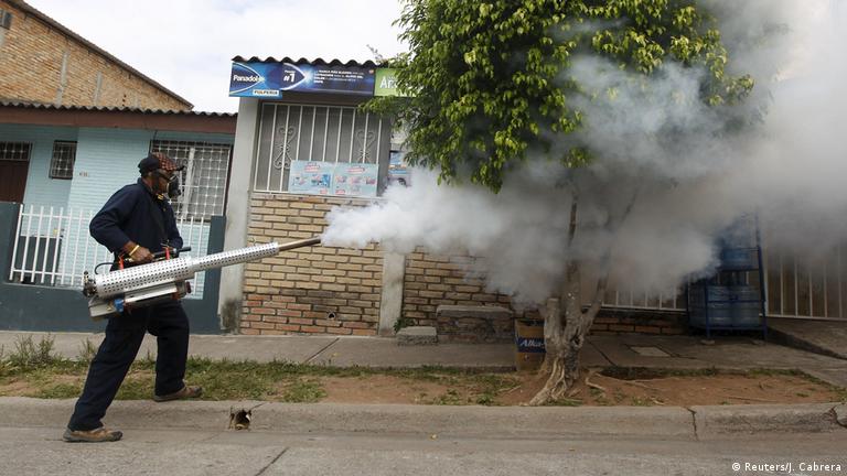 Svetofor serialidagi tualetdagi jinsiy aloqa Qizlar porno onanizm uchun suratga tushishadi