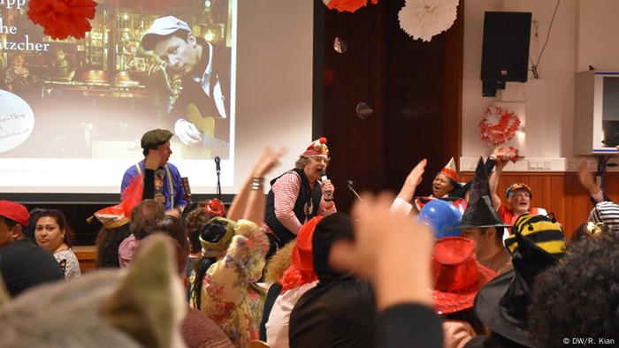 Deutschland Karneval Köln Aufklärung für Flüchtlinge
