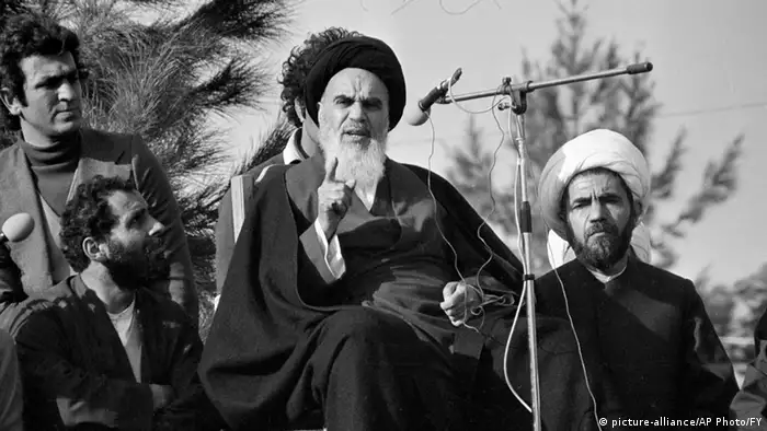 Iran Teheran Rückkhehr Ayatollah Ruhollah Chomeini Exil (picture-alliance/AP Photo/FY)