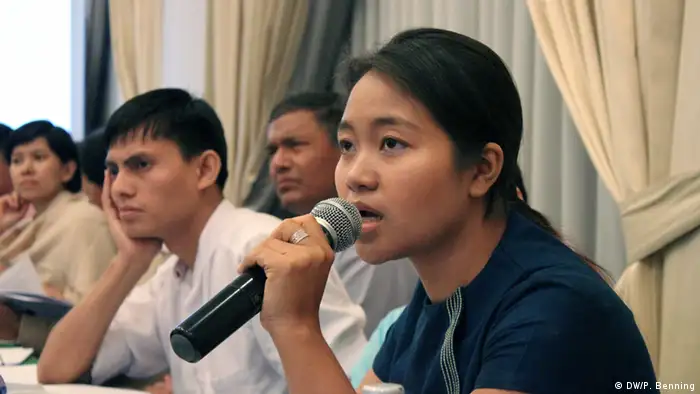 Teilnehmende Medienmacher trugen beim Mediendialog der DW Akademie in Yangon der neuen Regierung ihre Anliegen vor, Foto: DW Akademie/Patrick Benning