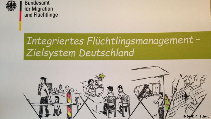 Deutschland Infobroschüre für Flüchtlinge (Foto: DW/Scholz)